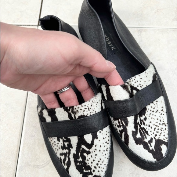 Newbark white and black loafers calf hair leather size 7 - Picture 2 of 7